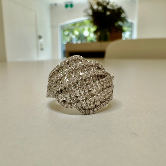 Diamond wave ring